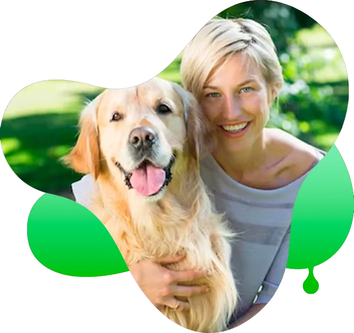 Tutora abraçada ao seu golden retriever